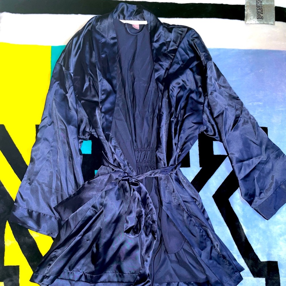 Victoria’s Secret Polyester Satin Robe 💙